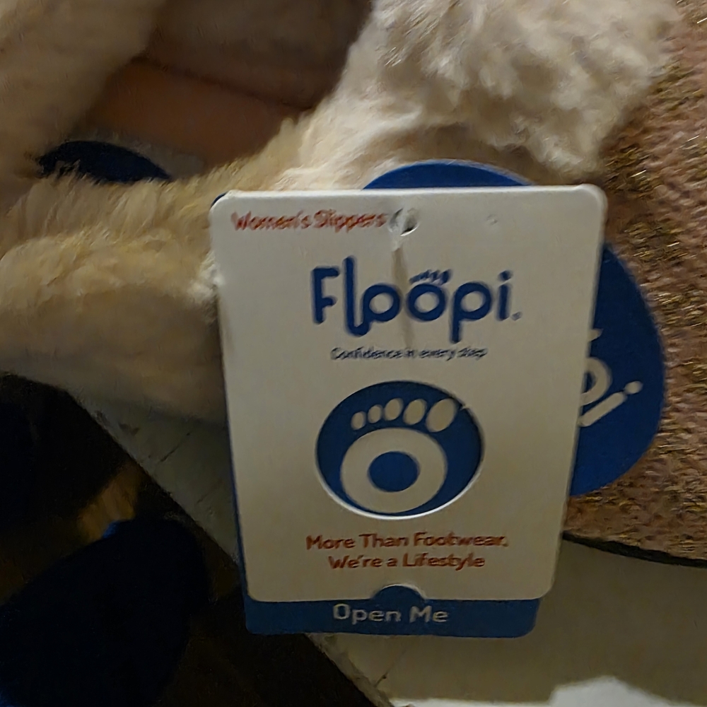 Floopi Women's Pink Plush Slippers